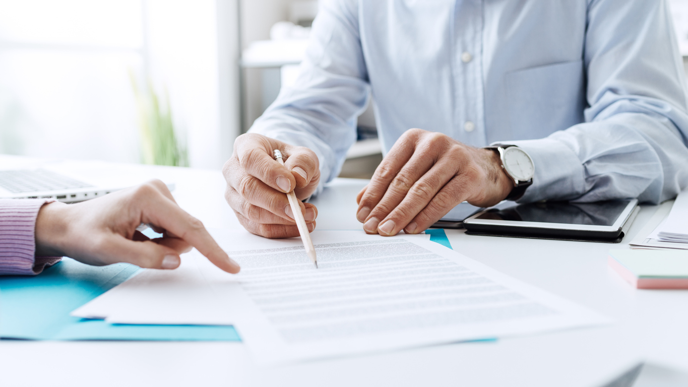 how to negotiate with an insurance adjuster 